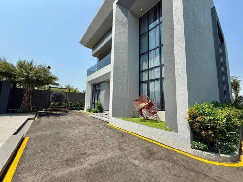 Luxury big Villa with pool for Rent