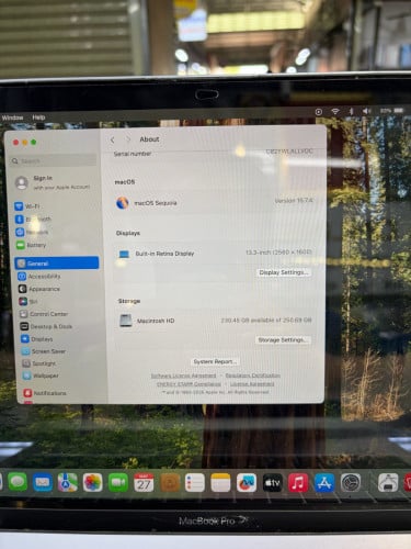 MacBook Pro 2019 13inh Corei5 256G Ram8G បែកក្រោមអេក្រង់តិច