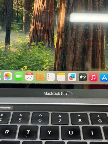 MacBook Pro 2019 13inh Corei5 256G Ram8G បែកក្រោមអេក្រង់តិច