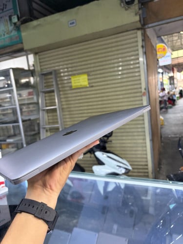 MacBook Pro 2019 13inh Corei5 256G Ram8G បែកក្រោមអេក្រង់តិច