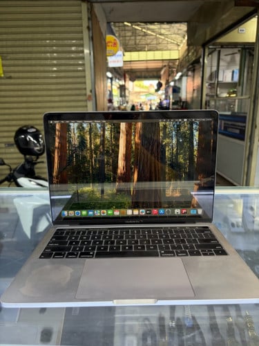 MacBook Pro 2019 13inh Corei5 256G Ram8G បែកក្រោមអេក្រង់តិច