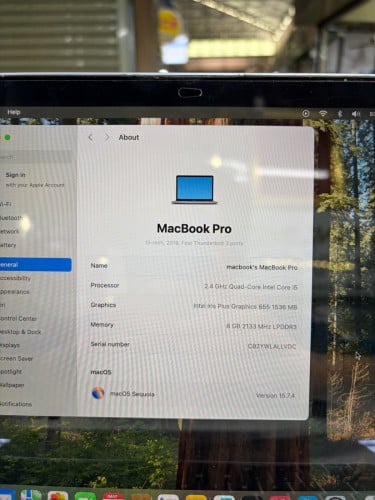 MacBook Pro 2019 13inh Corei5 256G Ram8G បែកក្រោមអេក្រង់តិច