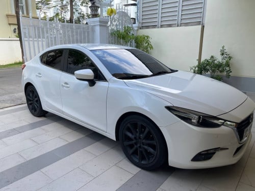 Mazda 3 ស៊េរីឆ្នាំ 2019 ឡានស្អាត  ផ្លាកលេខភ្នំពេញ