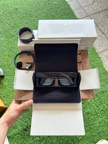 Meta Ray-Ban Display 98% from USA. Lastest AI glasses from Meta
