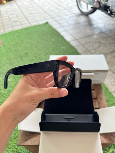 Meta Ray-Ban Display 98% from USA. Lastest AI glasses from Meta