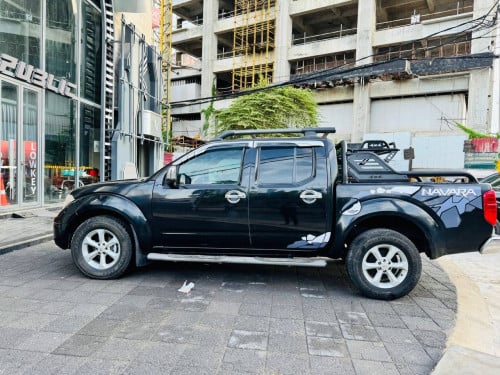 NAVARA 08ប៉ុង2fullឡានខ្ចី