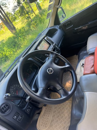 Nissan Caravan 2008
