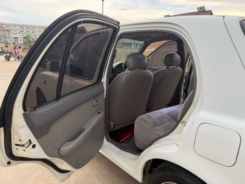 Nissan March 1995 ស្តាំតុបតែងហើយស្អាតឯកសារគ្រប់