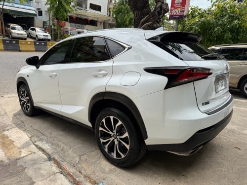 NX 200T ឆ្នាំ​016​ Fsport គុជ3 ក្នុង​ឈរី​ បេតុង​4​ ប៉ុង​1​ ធានា​ឡាន​ស្អាត​នៅ​ថ្មី​ទឹក​ថ្នាំ​​មួយ​