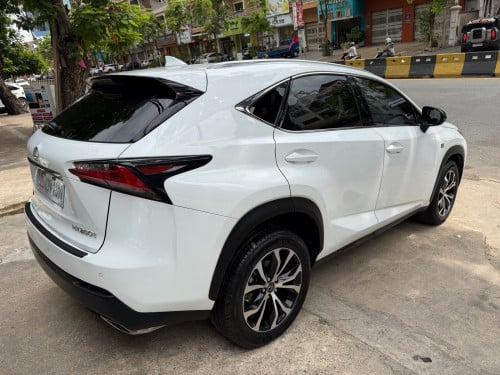 NX 200T ឆ្នាំ​016​ Fsport គុជ3 ក្នុង​ឈរី​ បេតុង​4​ ប៉ុង​1​ ធានា​ឡាន​ស្អាត​នៅ​ថ្មី​ទឹក​ថ្នាំ​​មួយ​