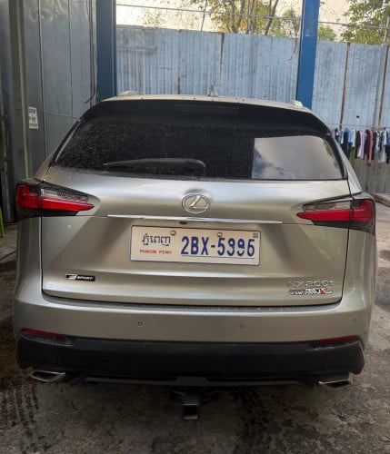 Nx 200t 2016 Luxury បេតុង5 ប៉ុង2 តម្លៃស្មើរ 330🤩