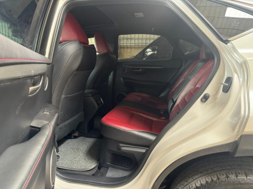 Nx200T 015 Fsport 5បូតុង​ ពណ៌​សកាំម៉ៃ​ ក្នុងChery ម្ចាស់ដេីម​