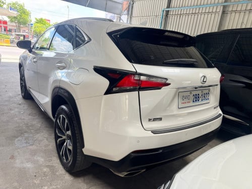 Nx200T 015 Fsport 5បូតុង​ ពណ៌​សកាំម៉ៃ​ ក្នុងChery ម្ចាស់ដេីម​