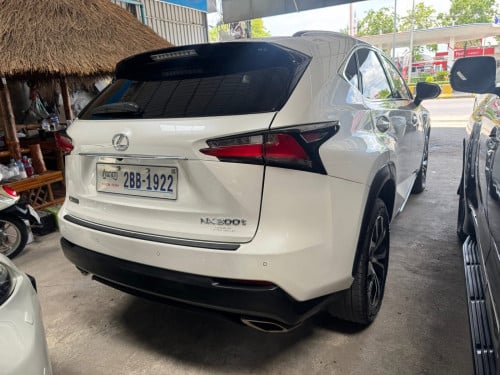 Nx200T 015 Fsport 5បូតុង​ ពណ៌​សកាំម៉ៃ​ ក្នុងChery ម្ចាស់ដេីម​