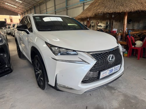 Nx200T 015 Fsport 5បូតុង​ ពណ៌​សកាំម៉ៃ​ ក្នុងChery ម្ចាស់ដេីម​