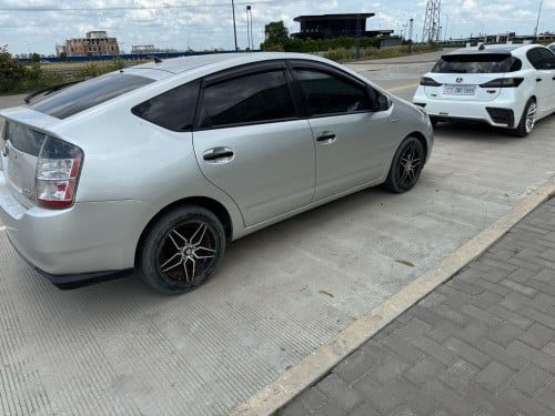 Prius 05 Full options ផ្លាកលេខភ្នំពេញ 2 -BI