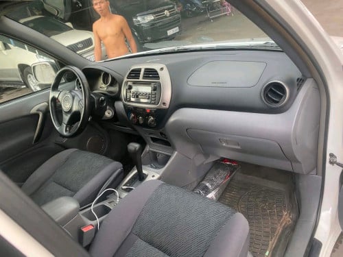 RAV4 02 ប៉ុង1ម្ចាស់ដើម 9250$មិនកាត់ថ្លៃទេ