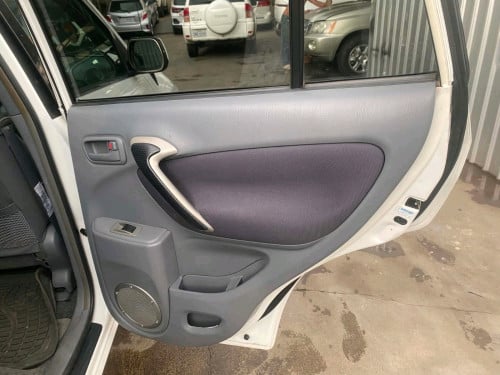 RAV4 02 ប៉ុង1ម្ចាស់ដើម 9250$មិនកាត់ថ្លៃទេ