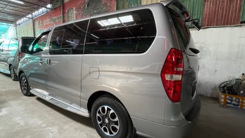 Starex CVX 2012