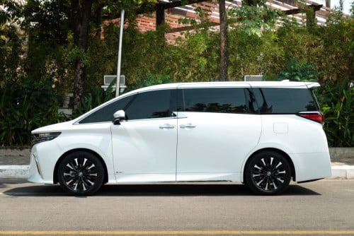 Toyota Alphard 2024