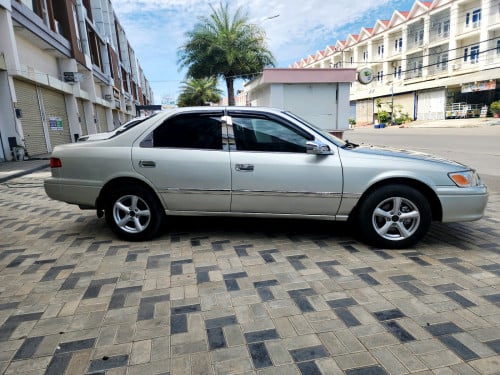 Toyota Camry LE 2000
