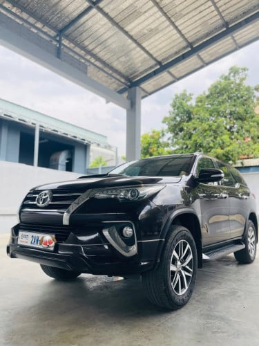 Toyota fortuner ចំនួន​ ៤​ គ្រឿង