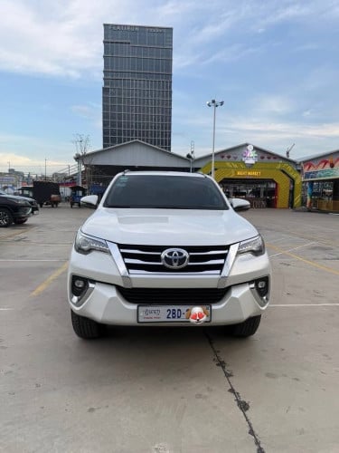 Toyota fortuner ចំនួន​ ៤​ គ្រឿង