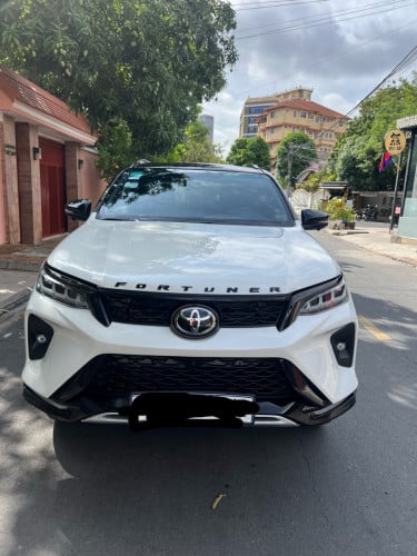 Toyota Fortuner 2022ឡានស្អាត