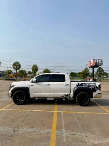 Toyota Tundra ឆ្នាំ2014 ធានាឡានស្អាតអត់ថ្មីដាច់- គ្មានប្រវត្តិដាក់ហ្គាស