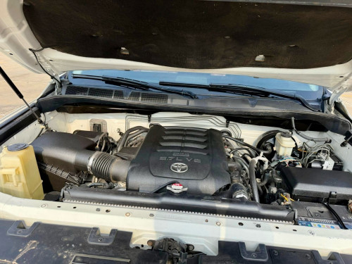 Toyota Tundra ឆ្នាំ2014 ធានាឡានស្អាតអត់ថ្មីដាច់- គ្មានប្រវត្តិដាក់ហ្គាស