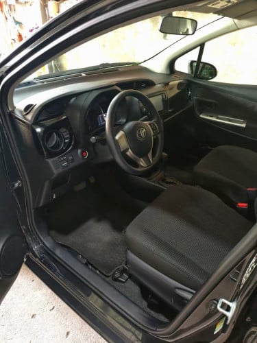 Toyota Vitz 015 ពណ៌ខ្មៅ