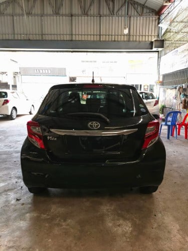 Toyota Vitz 015 ពណ៌ខ្មៅ
