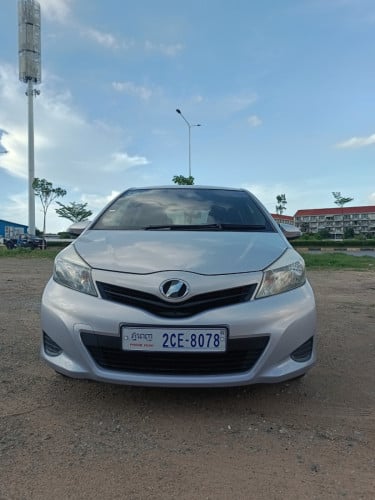 ឆ្នាំ 2013 Toyota Vitz Smart Key