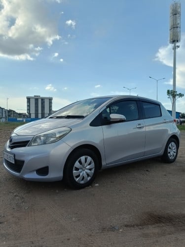 ឆ្នាំ 2013 Toyota Vitz Smart Key