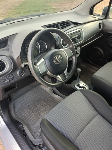 ឆ្នាំ 2013 Toyota Vitz Smart Key