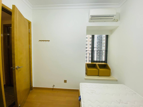 Urgent sale R&F City 2-Bedroom on 60M Blvd.