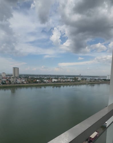 Yuetai Phnom Penh Harbour Condo The rental fee is $320/ per month Riverside view