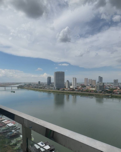 Yuetai Phnom Penh Harbour Condo The rental fee is $320/ per month Riverside view