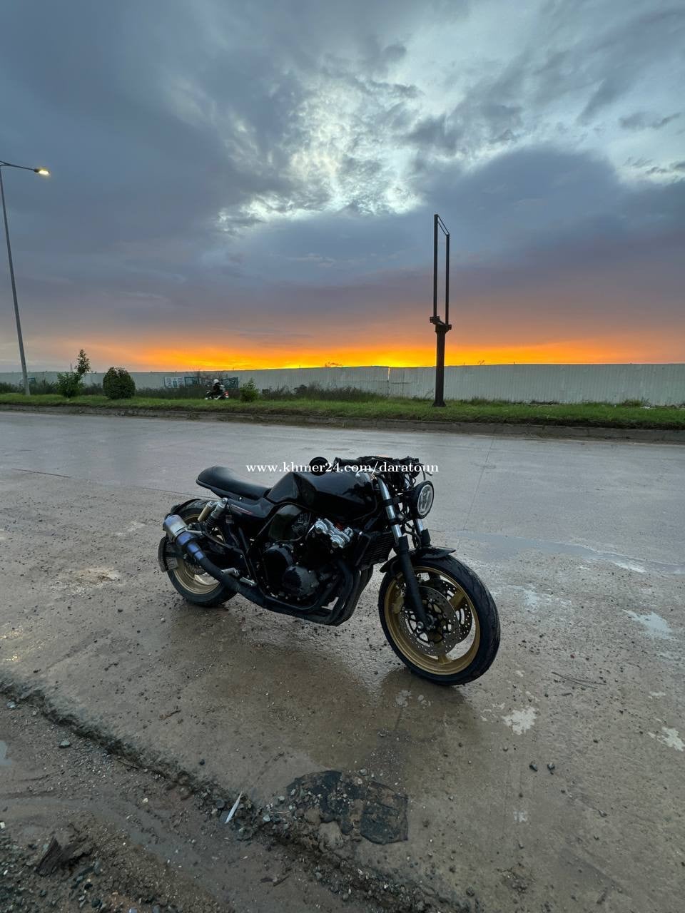 CB400