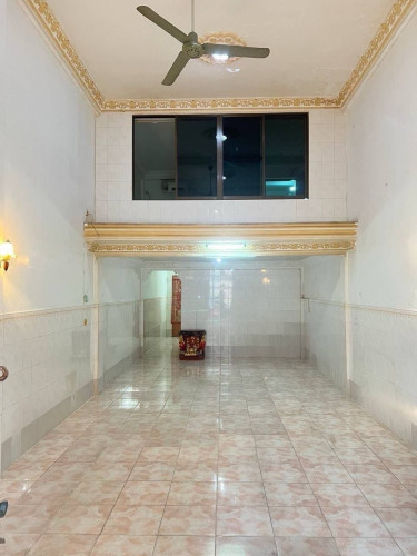 ផ្ទះល្វែងលក់បុរីអមនៈ