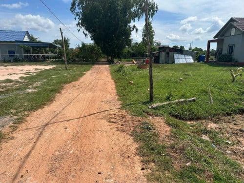 ក្បែរក្រុងកំពត