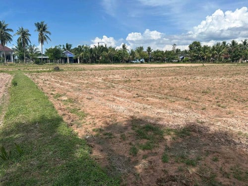 ក្បែរក្រុងកំពត