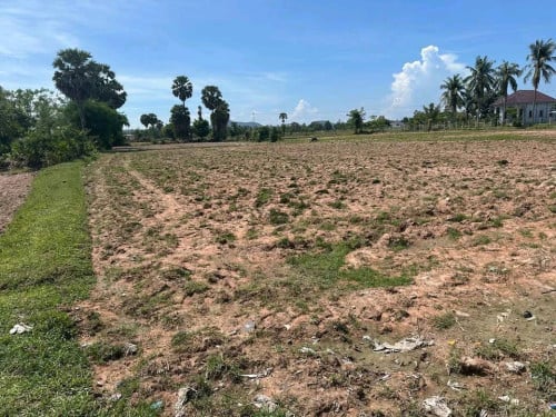 ក្បែរក្រុងកំពត