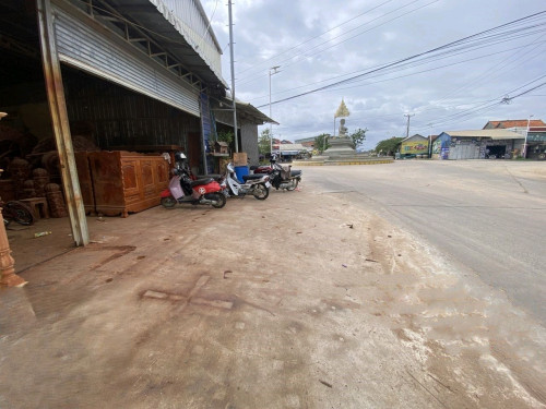 ឃ្លាំងលក់ នៅខណ្ឌកំបូល រាជធានីភ្នំពេញ!