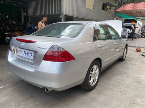 ឡានថ្មីមិនដែលជួប