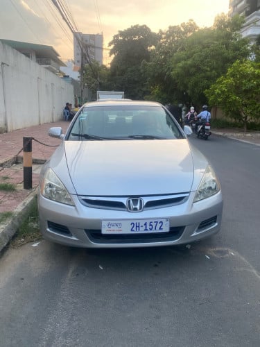 ឡានថ្មីមិនដែលជួប