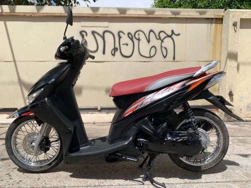 ម៉ូតូលក់​