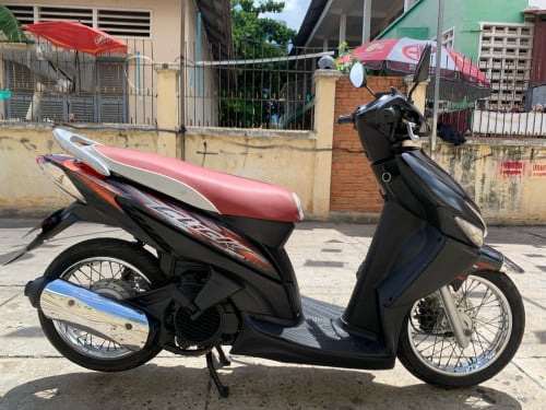 ម៉ូតូលក់​