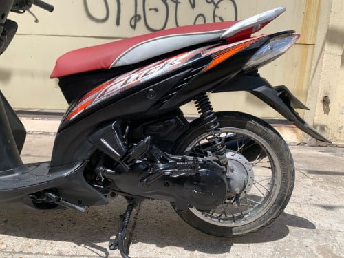 ម៉ូតូលក់​