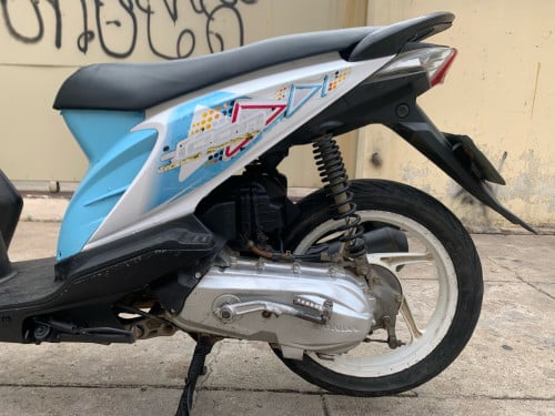 ម៉ូតូលក់​